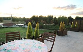 La Maison et son jardin sur le Canal de Bourgogne